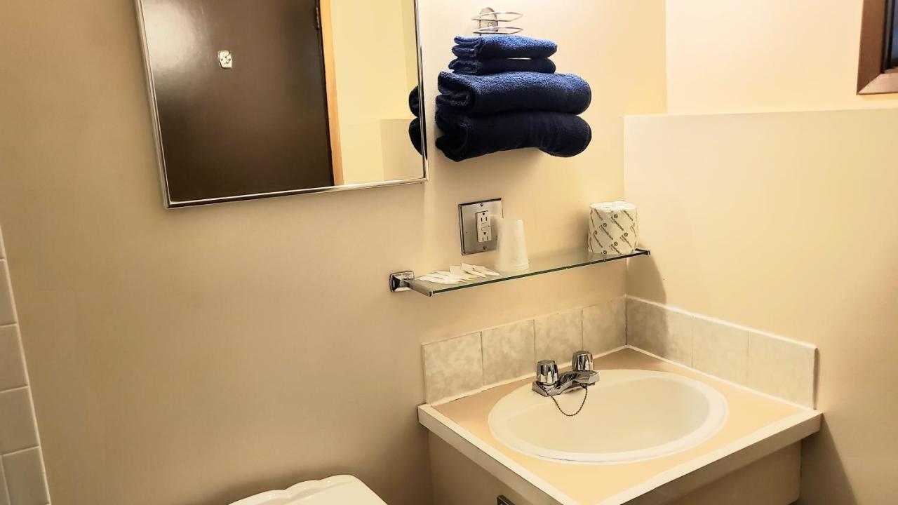 Queen Charlotte Sea Raven Motel מראה חיצוני תמונה